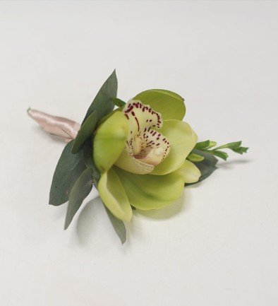 Boutonniere made of orchid and freesia photo 394x433