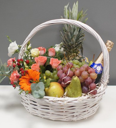 Fruit Basket with Champagne (on order, 24 hours) photo 394x433