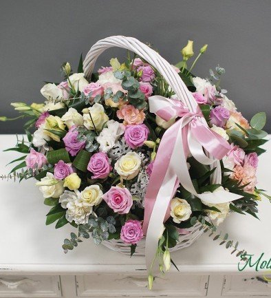 Basket with white, pink and purple roses photo 394x433