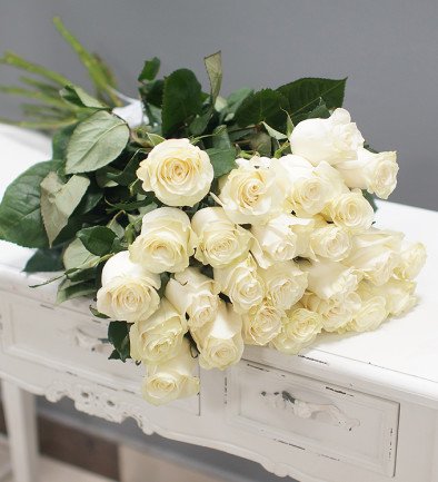 25 premium white roses from Holland 80-90 cm (to order, 10 days) photo 394x433