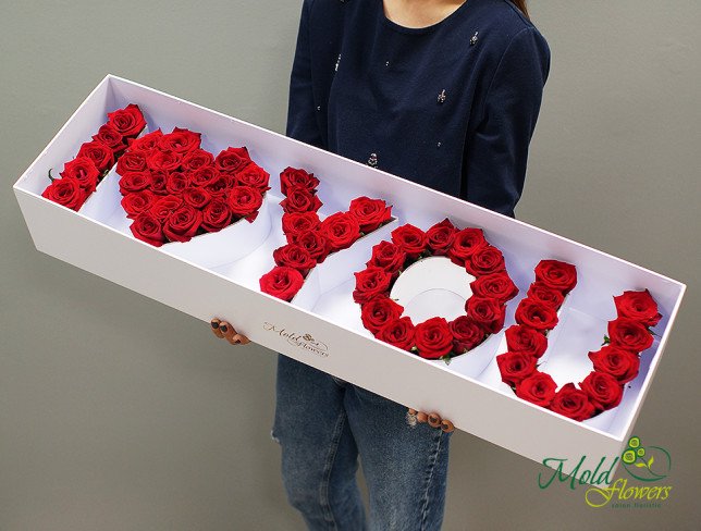 Композиция "I Love You" из красных роз в белой коробке с красной лентой от moldflowers.md