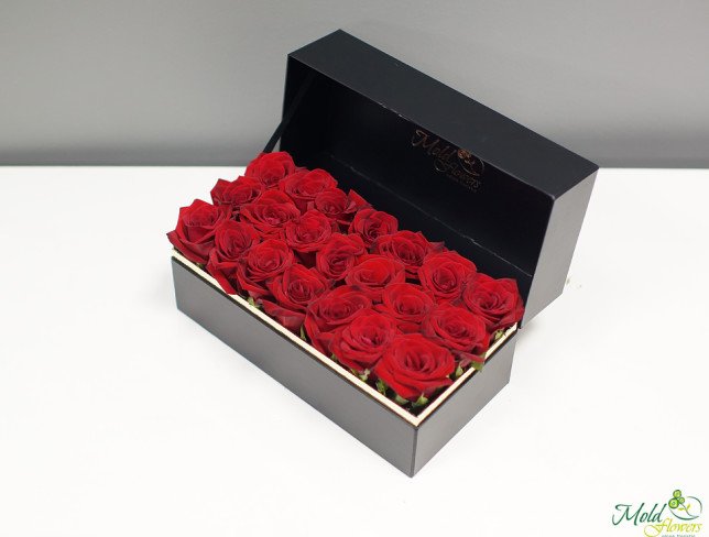 Composition of red roses in a black box from moldflowers.md