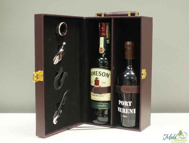 Set cadou cu vin Port Mereni și whiskey Irish Jameson foto