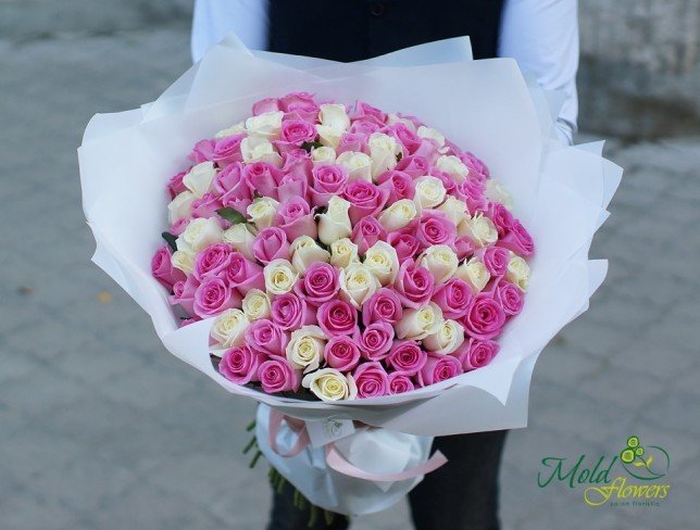 Букет из 101 розы белой и розовой 30-40 см от moldflowers.md