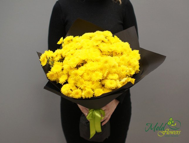 Yellow chrysanthemum bouquet in black paper