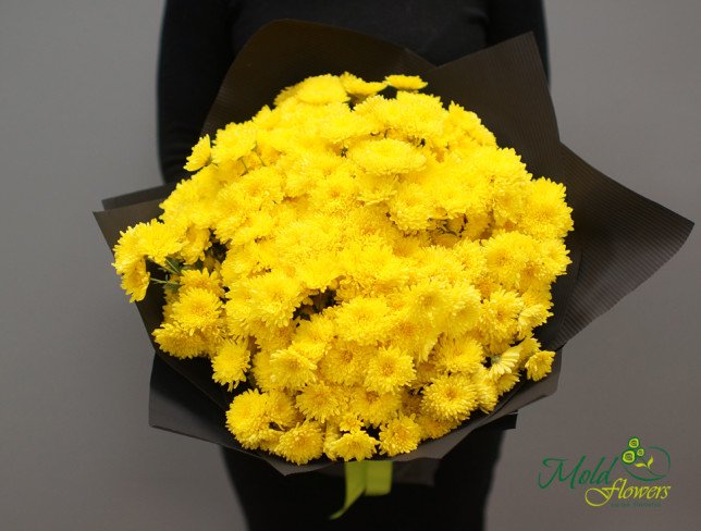 Yellow chrysanthemum bouquet in black paper