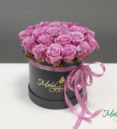 Фиолетовые розы в серой коробке Фото 394x433