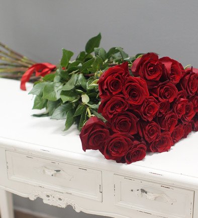 Роза красная премиум голландская 80-90 см (Под заказ 10 дней) Фото 394x433