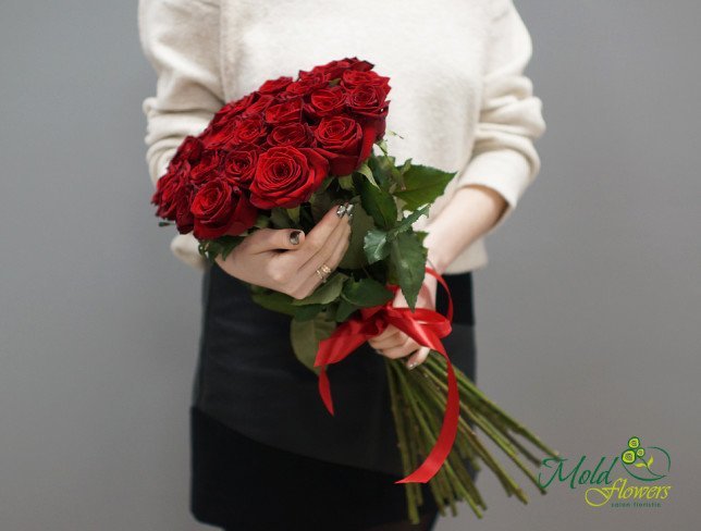 Букет из 25 красных роз 50-60 см 2 от moldflowers.md