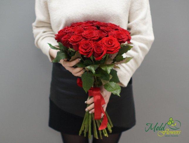 Buchet din trandafiri rosii 30-40 cm 2 de la moldflowers.md
