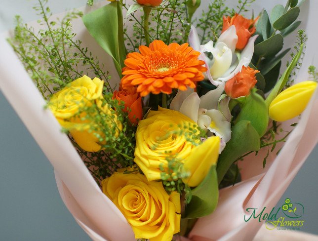 Букет из роз, тюльпанов, герберы, орхидеи и эвкалипты от moldflowers.md