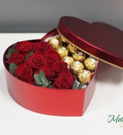 Box with roses and Ferrero Rocher photo 394x433