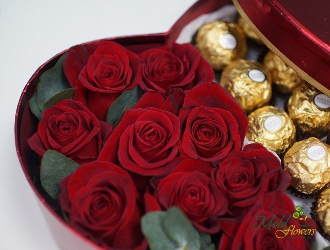 Box with roses and Ferrero Rocher photo
