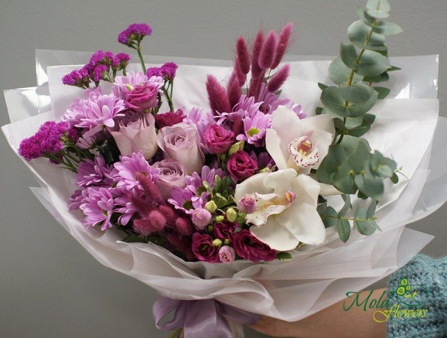 Букет из роз, орхидеи, хризантем, эустомы, статицы и эвкалипта от moldflowers.md