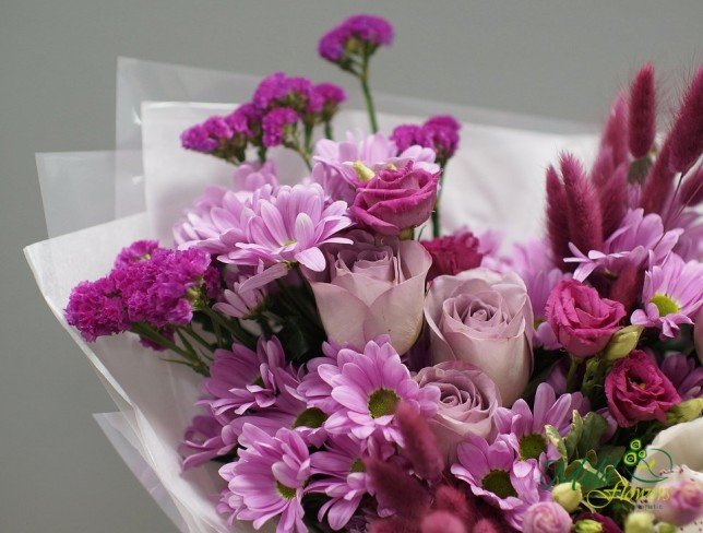 Букет из роз, орхидеи, хризантем, эустомы, статицы и эвкалипта от moldflowers.md