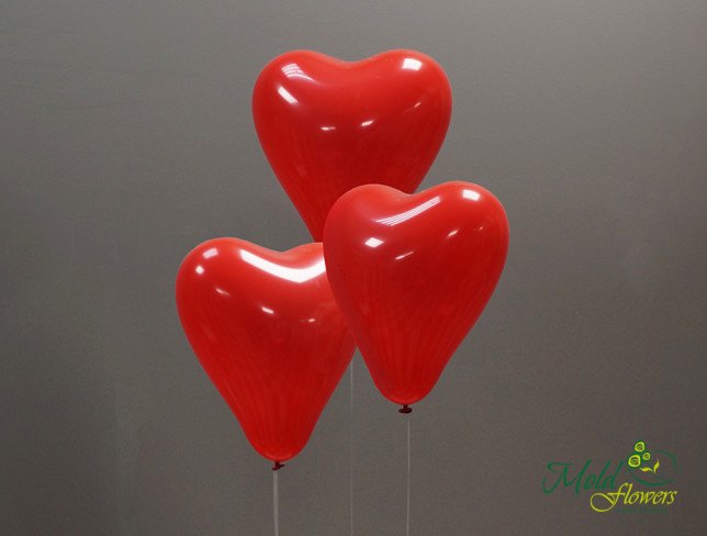 3 baloane rosii in forma de inima de la moldflowers.md