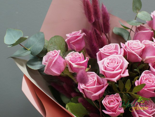 Букет "Джульетта" из розовых роз с эвкалиптом от moldflowers.md