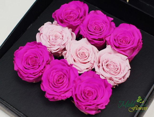 Бархатная коробка со стабилизированными розами от moldflowers.md