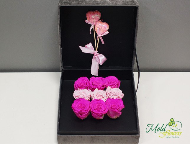 Cutie de catifea cu trandafiri crioginate de la moldflowers.md