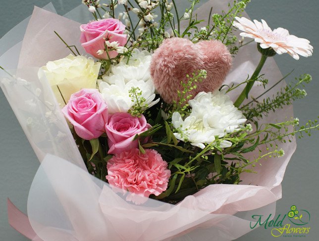 Букет из роз, хризантем, герберы и гвоздики от moldflowers.md