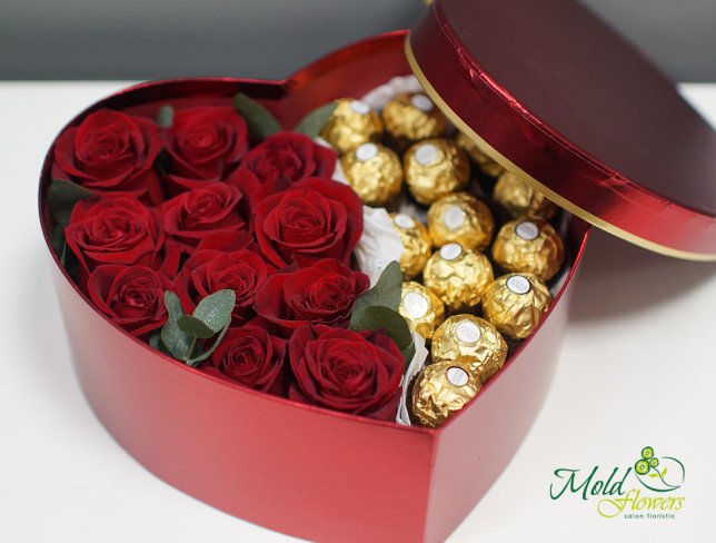 Коробка-сердце с красными розами и Ferrero Rocher Delux от moldflowers.md
