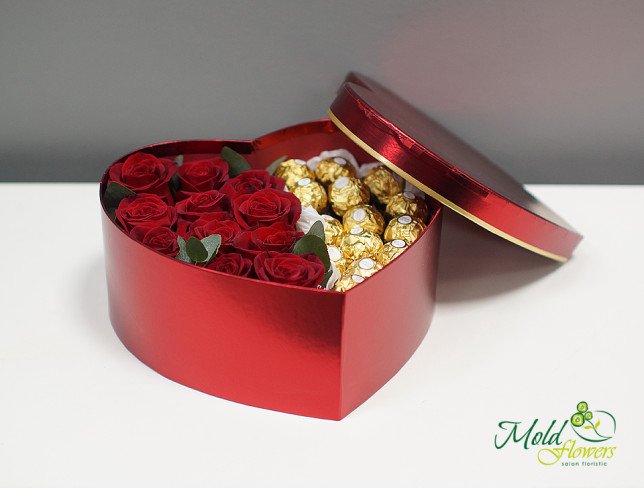 Коробка-сердце с красными розами и Ferrero Rocher Delux от moldflowers.md