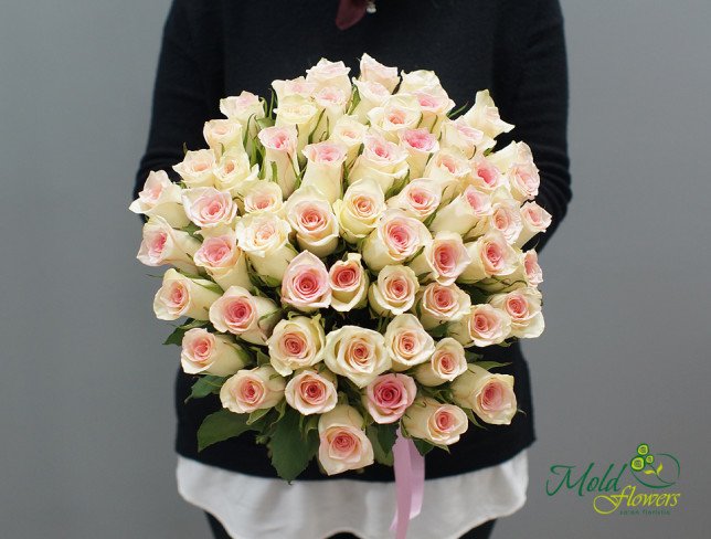 Bouquet of Light Pink Dutch Roses 30-40 cm from moldflowers.md