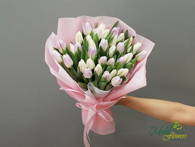 Bouquet of white and light violet tulips from moldflowers.md