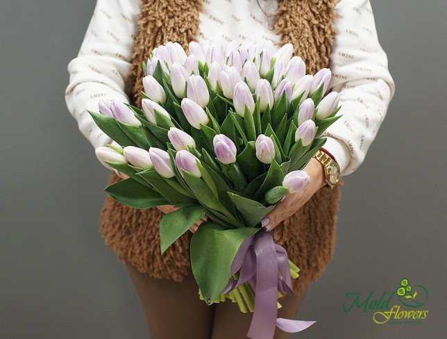 Букет из светло-фиолетовых тюльпанов от moldflowers.md