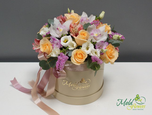 Box with cream roses and white orchid photo