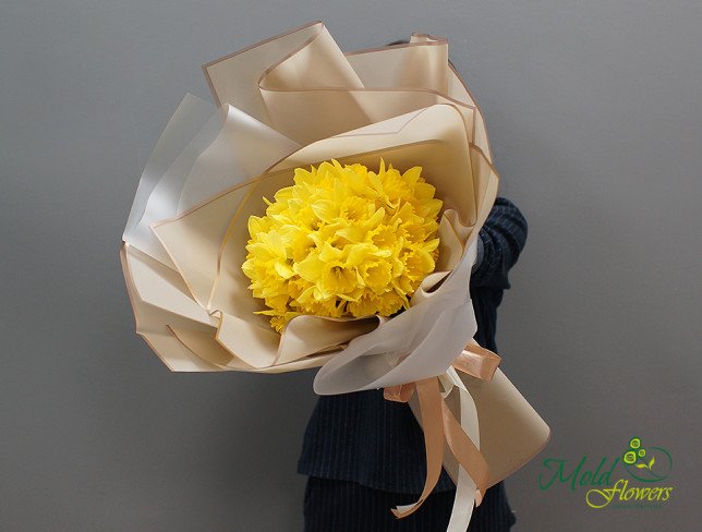 Bouquet of 55 yellow daffodils from moldflowers.md