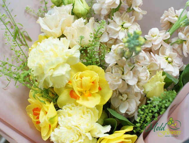 Bouquet of Matthiola and Narcissus photo