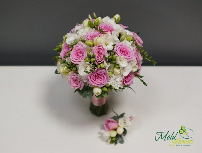 Bridal bouquet of pink roses, lisianthus, and white freesia photo