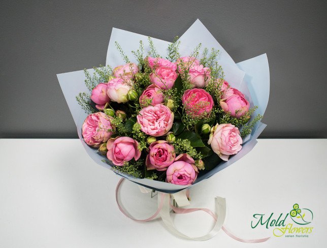Букет из розовых пионовидных роз Фото