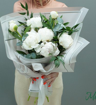 Bouquet of white peonies photo 394x433