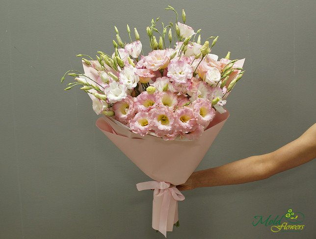 Букет из розовых и белых эустом Фото