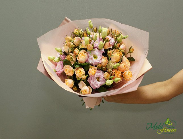 Bouquet of orange spray roses and eustoma photo