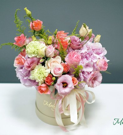 Beige Box with Hydrangea and Lisianthus photo 394x433