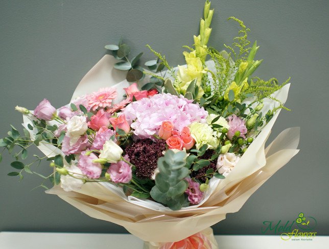 Bouquet with pink hydrangea and eustoma photo