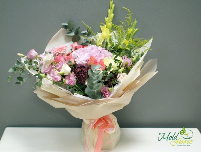 Bouquet with pink hydrangea and eustoma photo