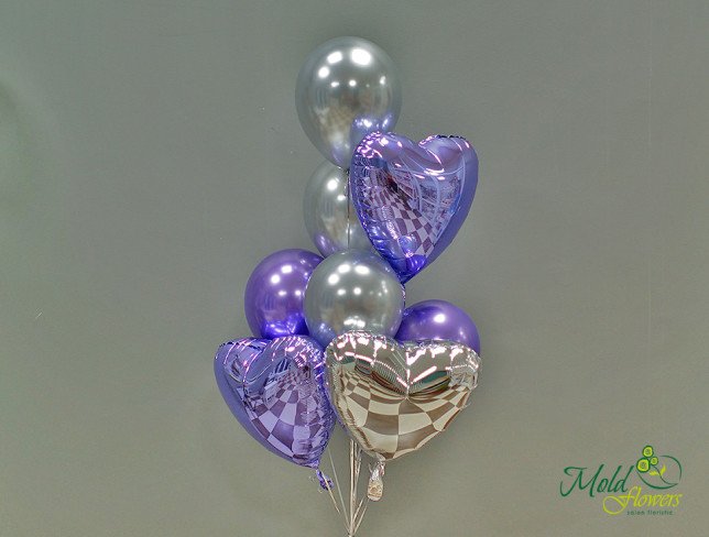 Набор из фиолетовых и серебреных шаров Фото