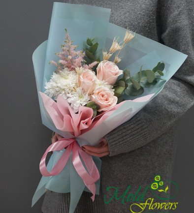 Bouquet with Pink Roses and White Chrysanthemums photo 394x433