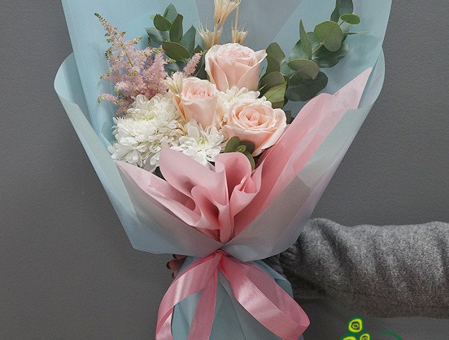Bouquet with Pink Roses and White Chrysanthemums photo