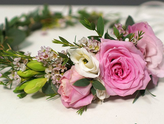 Wreath of pink roses and eustoma photo