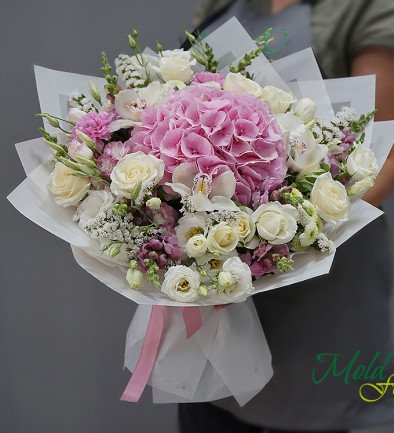 Buchet cu hortensie roz, trandafiri albi si orhidee foto 394x433