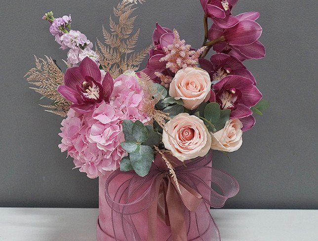 Cutie din catifea cu hortensie roz si orhidee foto