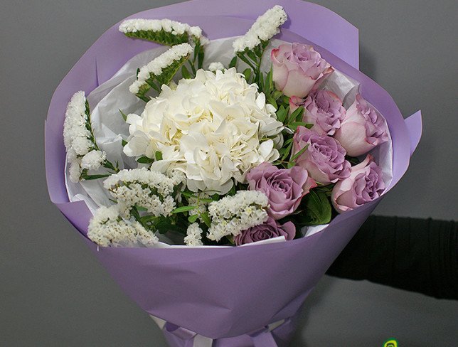 Букет с белой гортензией и розами "Memory lane" Фото