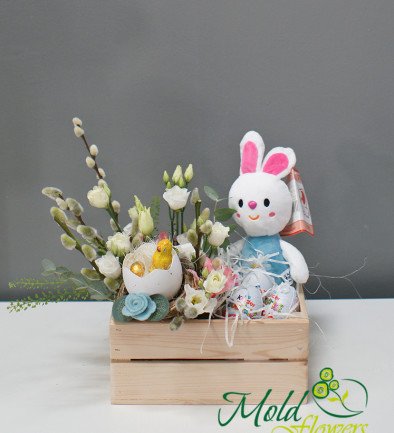 Compoziție de Paște cu flori și iepuraș foto 394x433