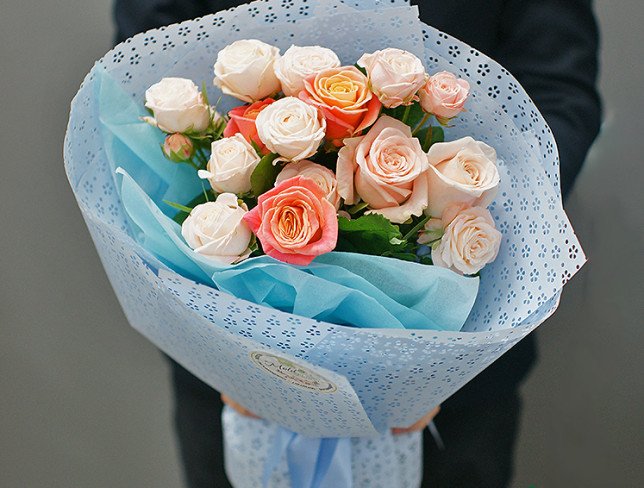 Букет из розовых и оранжевых роз Фото