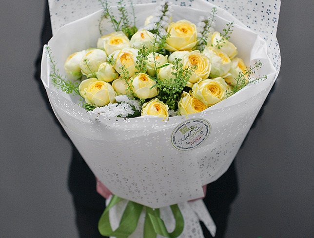 Букет с жёлтыми пионовидными розами Фото